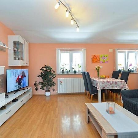Apartman Eda Pula Exterior photo